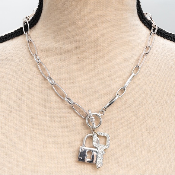 Silver tone link necklace toggle front closure & lock & key with clear stones - Picture 7 of 12